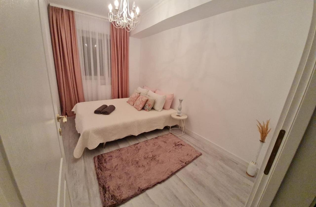 Apartament Larysse Oradea Εξωτερικό φωτογραφία